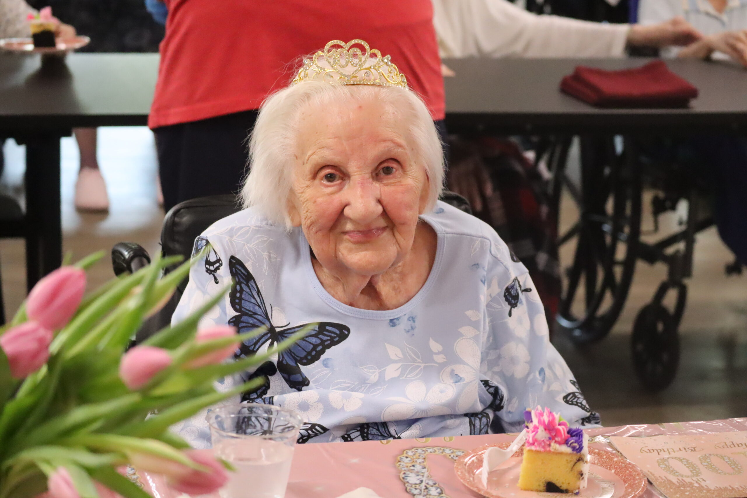 IMG_4278 An elderly woman celebrating her birthday with a crown